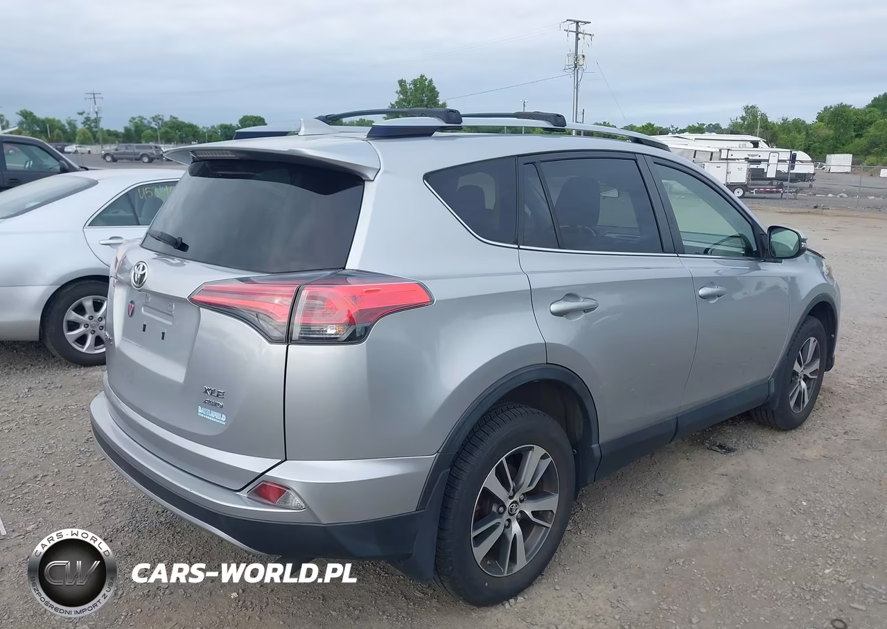 2018 Toyota Rav4 Xle VIN:JTMRFREVXJJ227108 - 4
