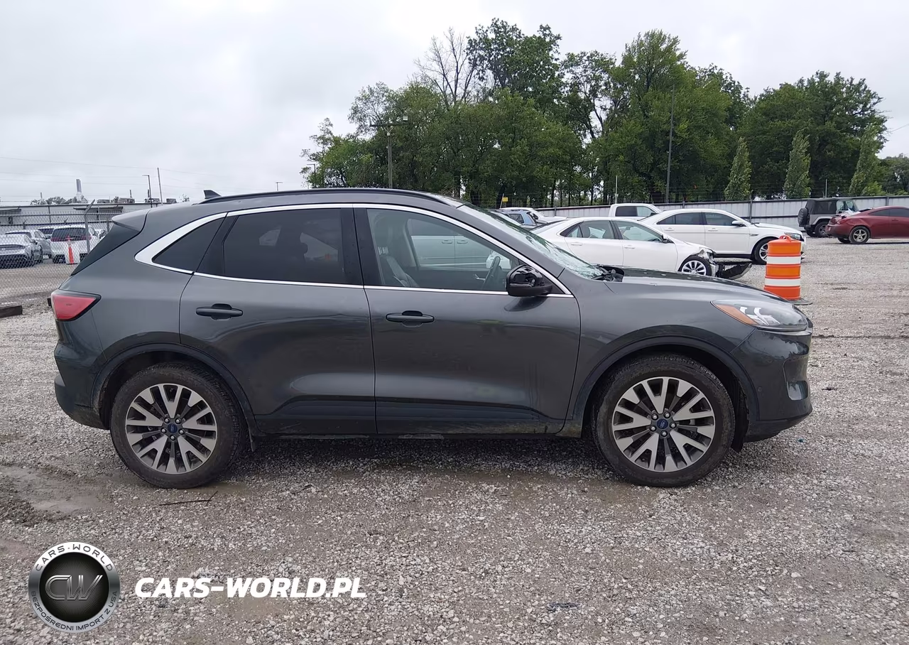 2020 Ford Escape Titanium VIN:1FMCU9J98LUB04313 - 13
