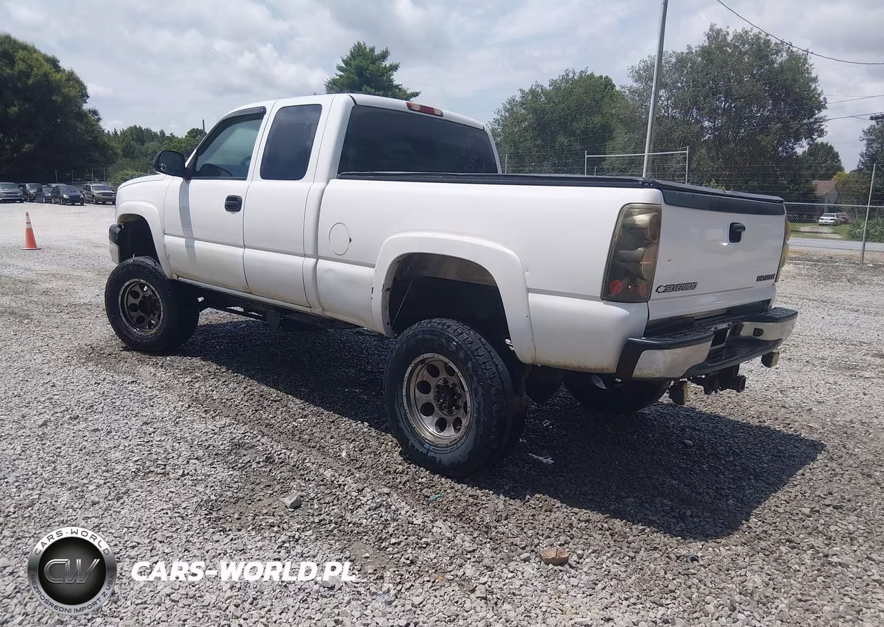 2004 Chevrolet Silverado 2500Hd Ls VIN:1GCHK29U94E208336 - 3