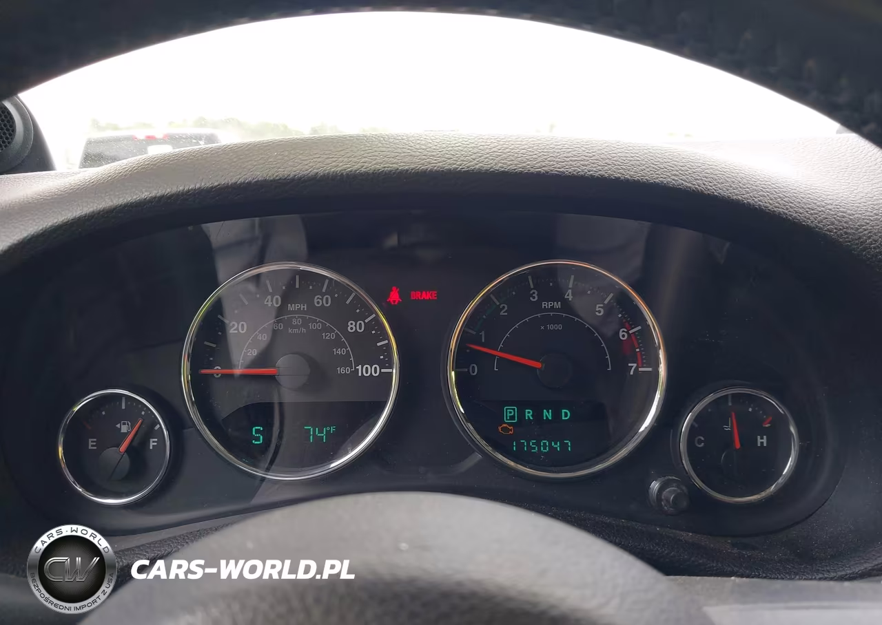 2011 Jeep Wrangler Unlimited Sport VIN:1J4BA3H17BL574871 - 7