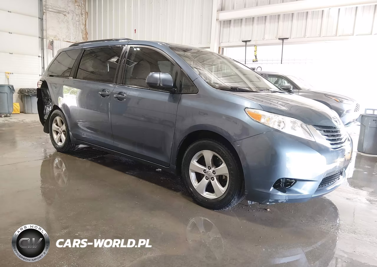 2017 Toyota Sienna Le 8 Passenger – zdjęcie 1 z 16