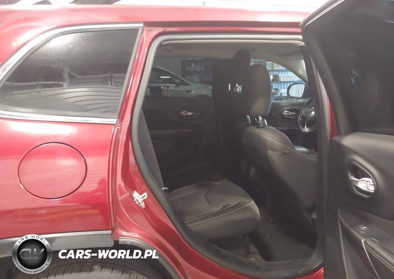 2016 Jeep Cherokee Latitude VIN:1C4PJMCS5GW283096 - 8