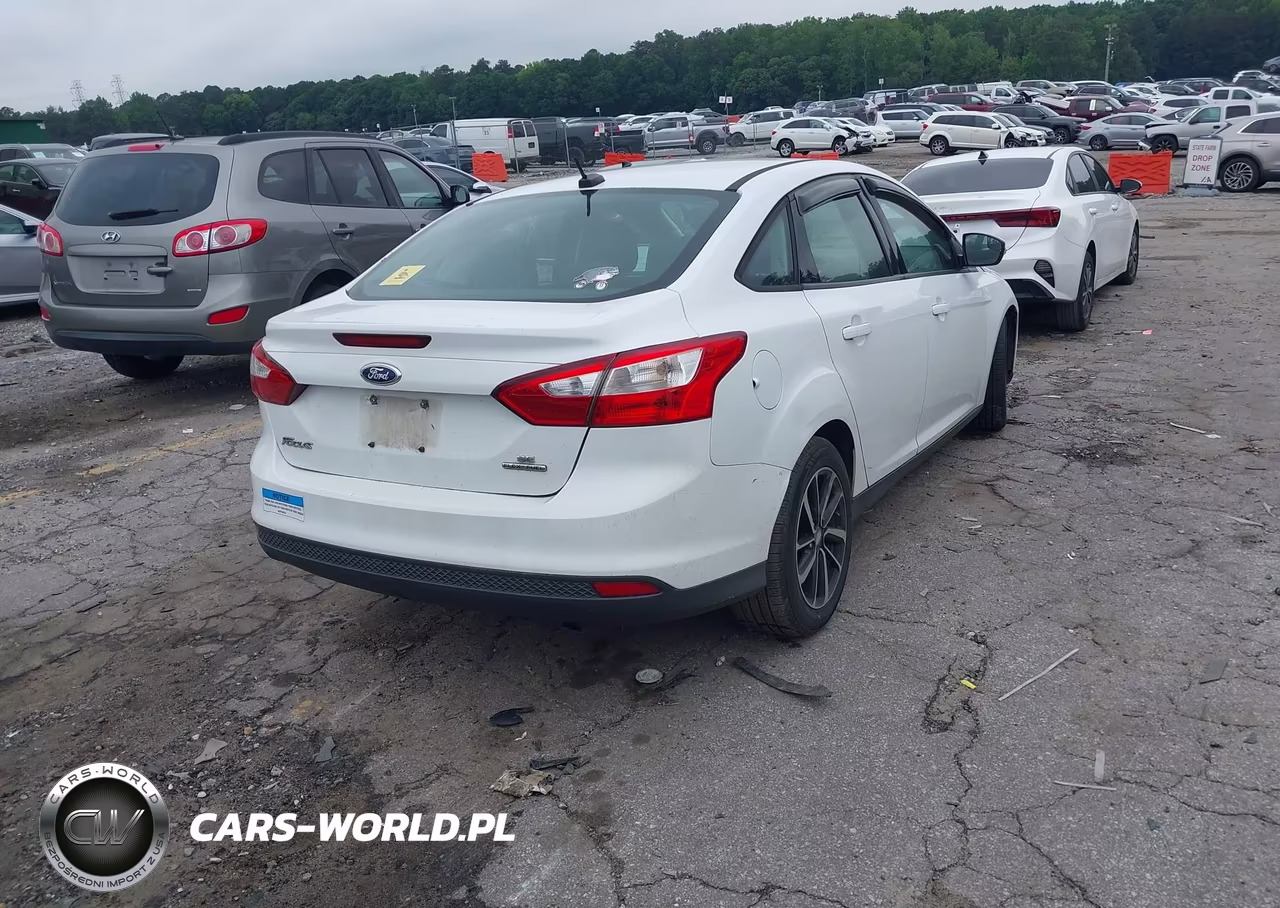 2014 Ford Focus Se VIN:1FADP3F22EL243845 - 4