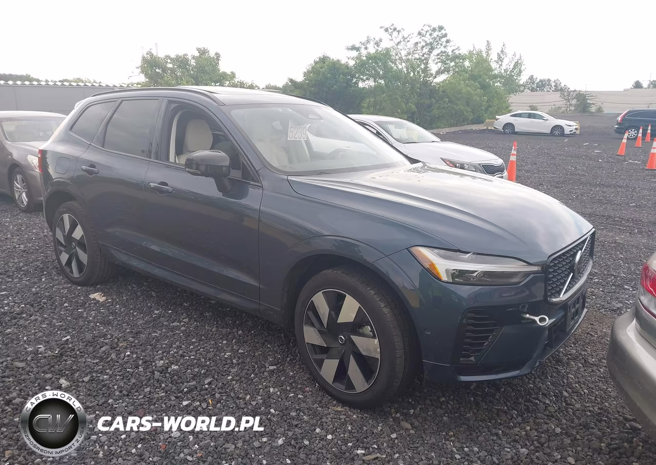 2025 Volvo Xc60 Plug-In Hybrid Plus, T8 Awd Electric-Gasoline, Dark – zdjęcie 1 z 17