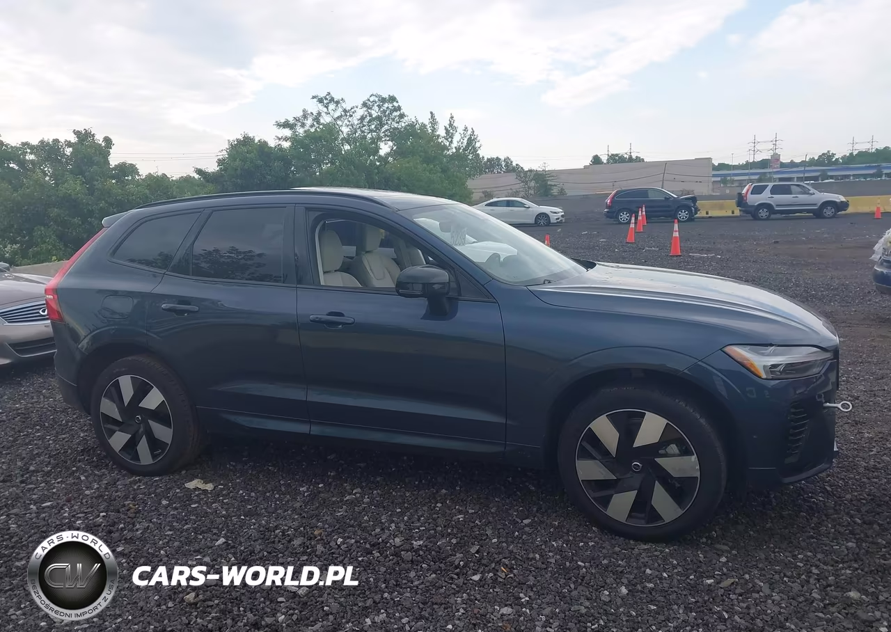 2025 Volvo Xc60 Plug-In Hybrid Plus, T8 Awd Electric-Gasoline, Dark VIN:YV4H60RCXS1104424 - 13