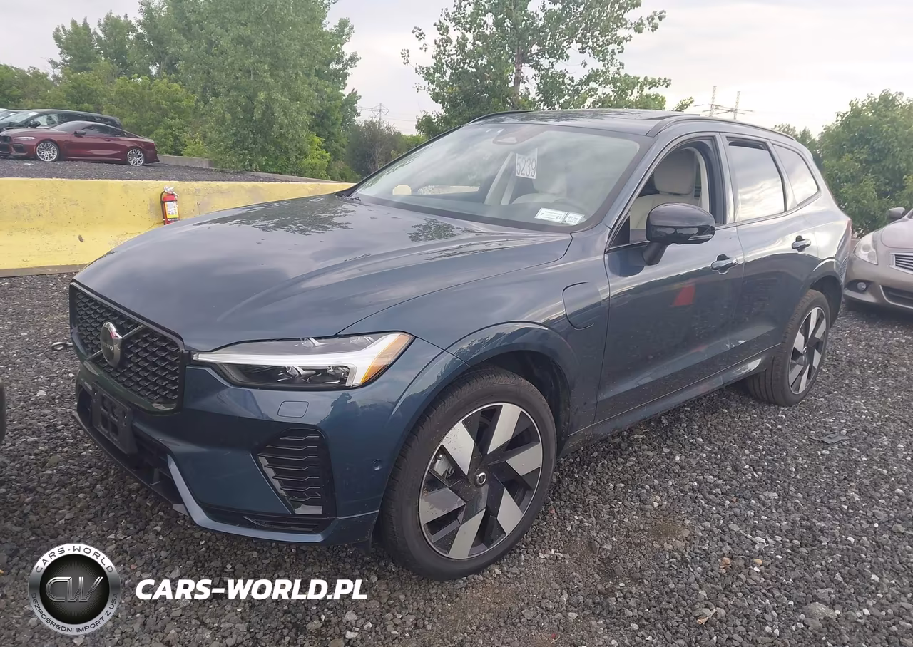 2025 Volvo Xc60 Plug-In Hybrid Plus, T8 Awd Electric-Gasoline, Dark VIN:YV4H60RCXS1104424 - 2