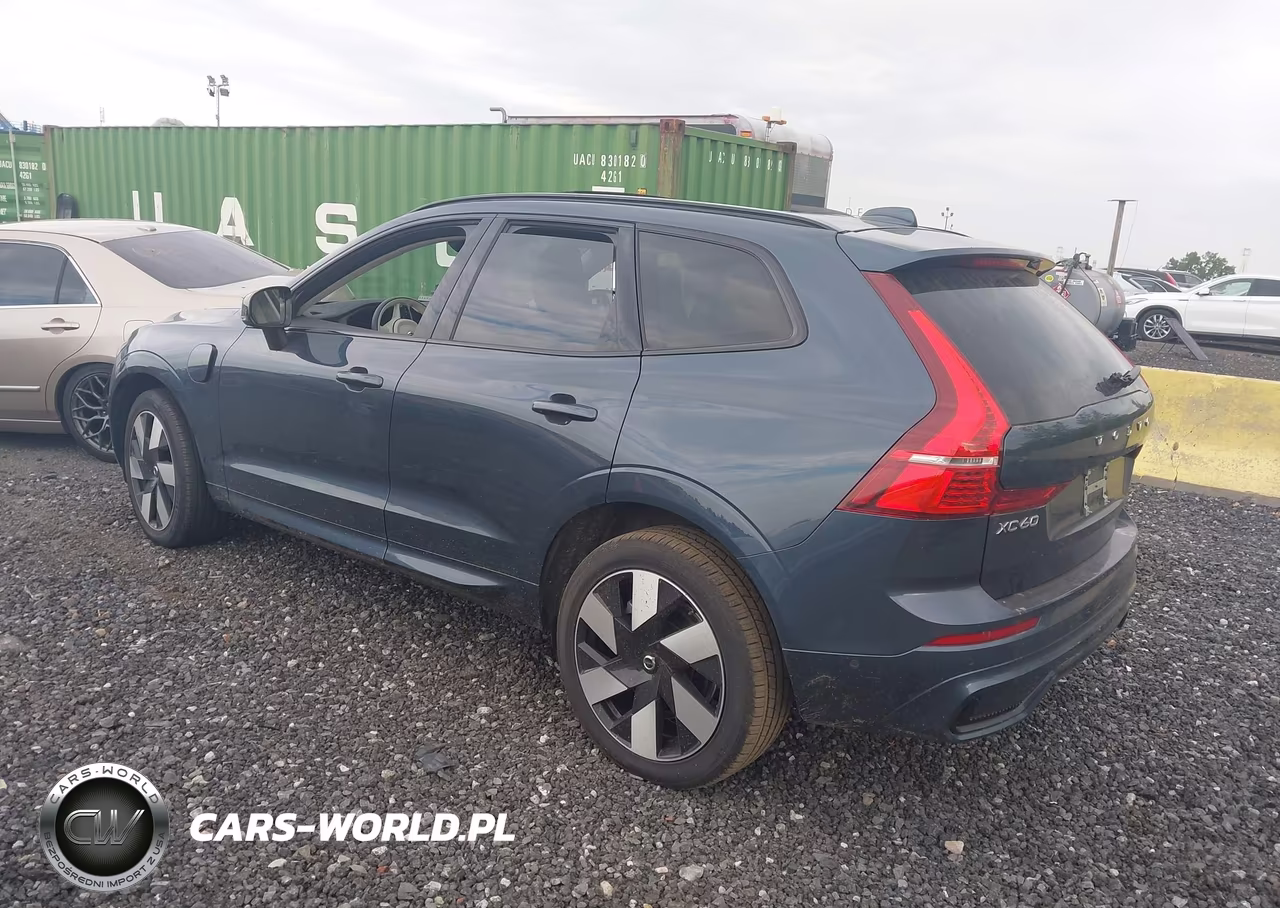 2025 Volvo Xc60 Plug-In Hybrid Plus, T8 Awd Electric-Gasoline, Dark VIN:YV4H60RCXS1104424 - 3