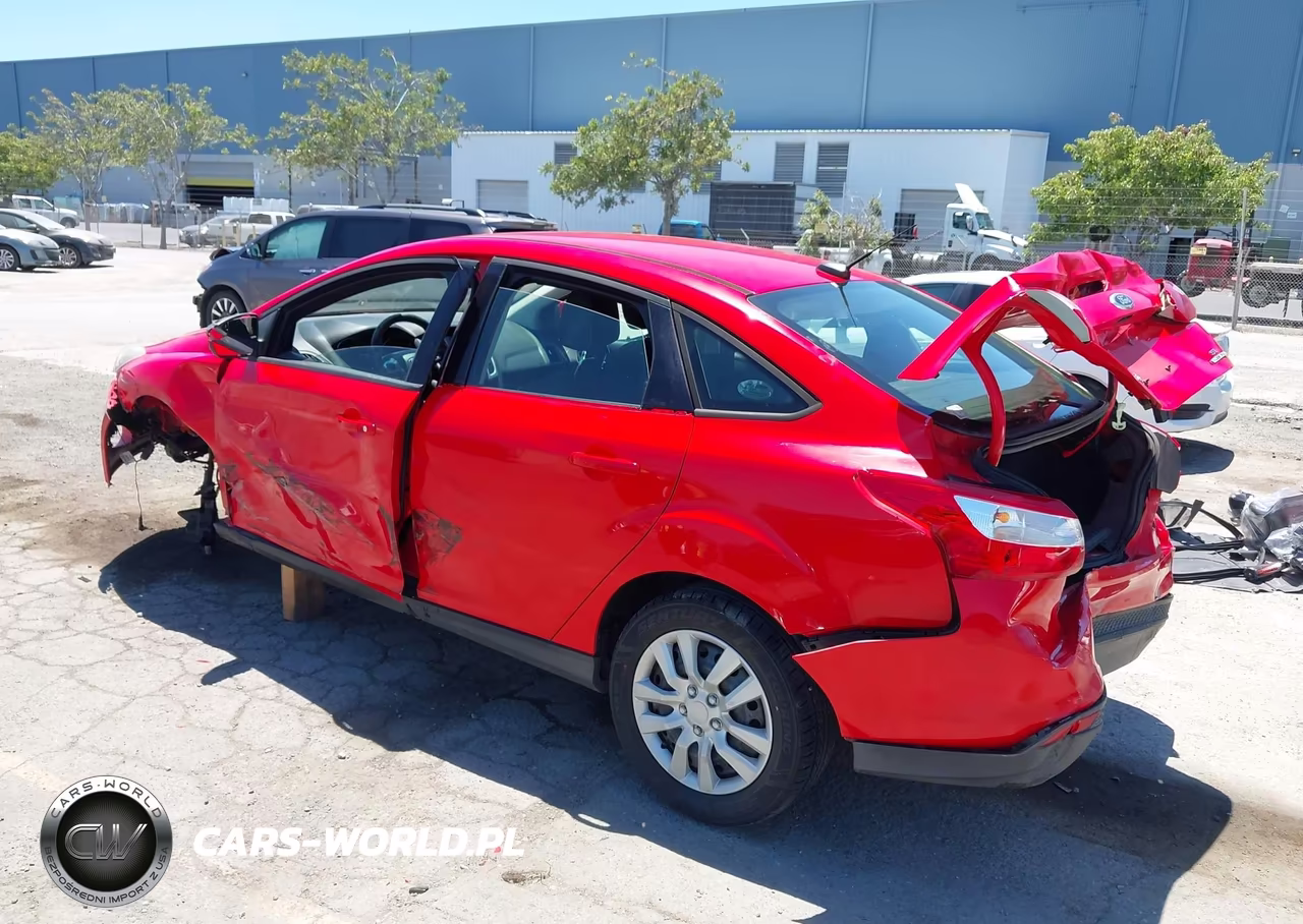 2012 Ford Focus Se VIN:1FAHP3F20CL382659 - 3