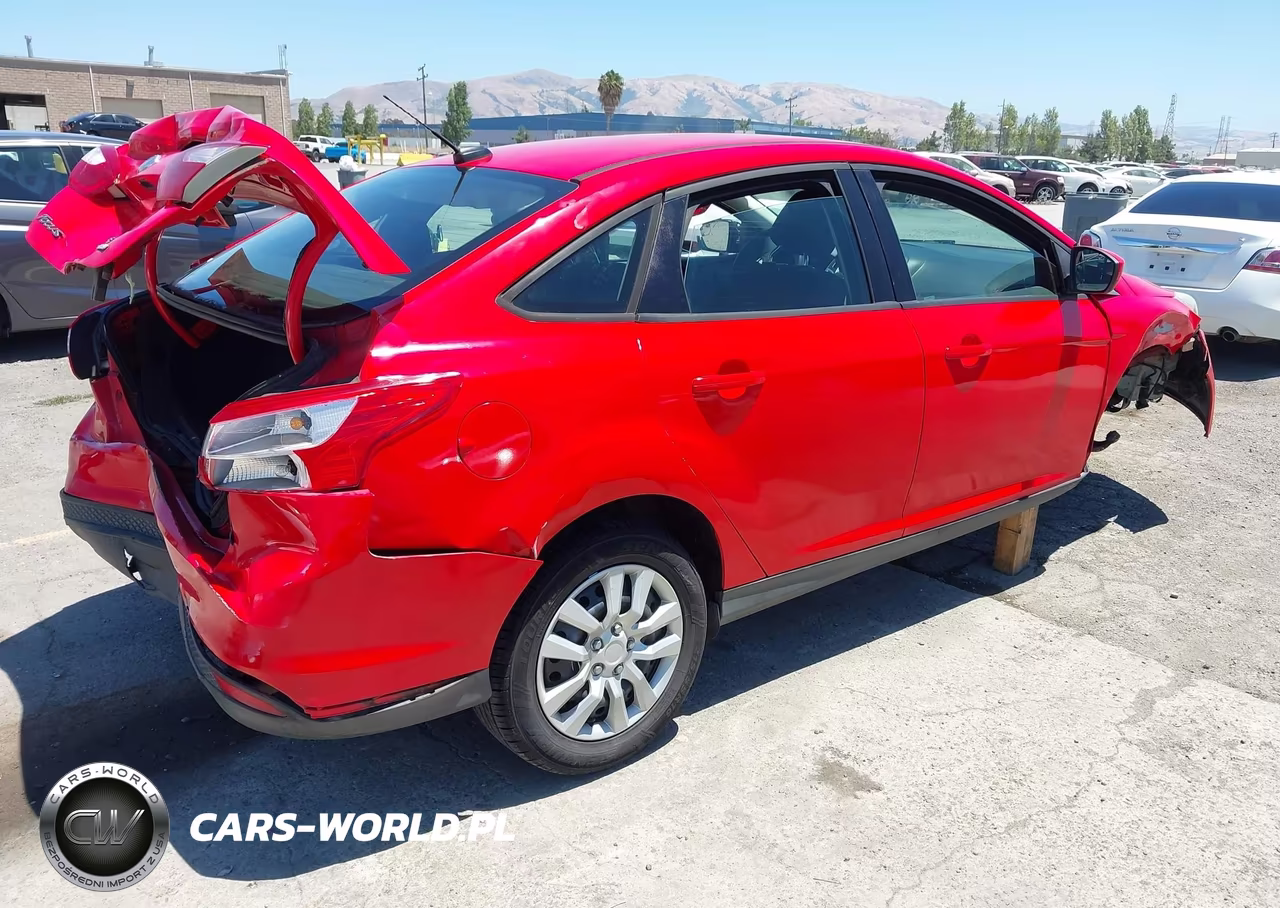 2012 Ford Focus Se VIN:1FAHP3F20CL382659 - 4