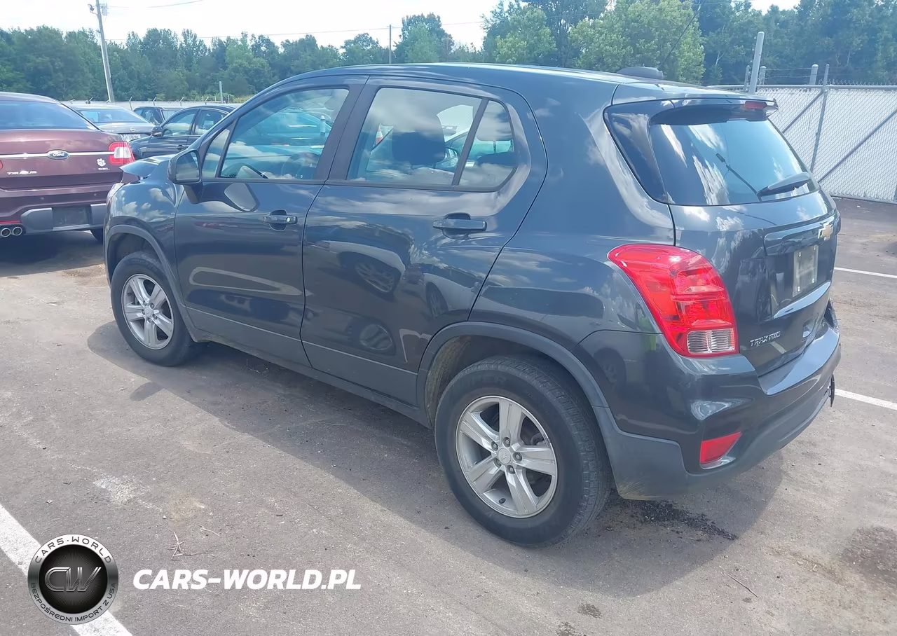 2019 Chevrolet Trax Ls VIN:3GNCJNSB3KL230697 - 3