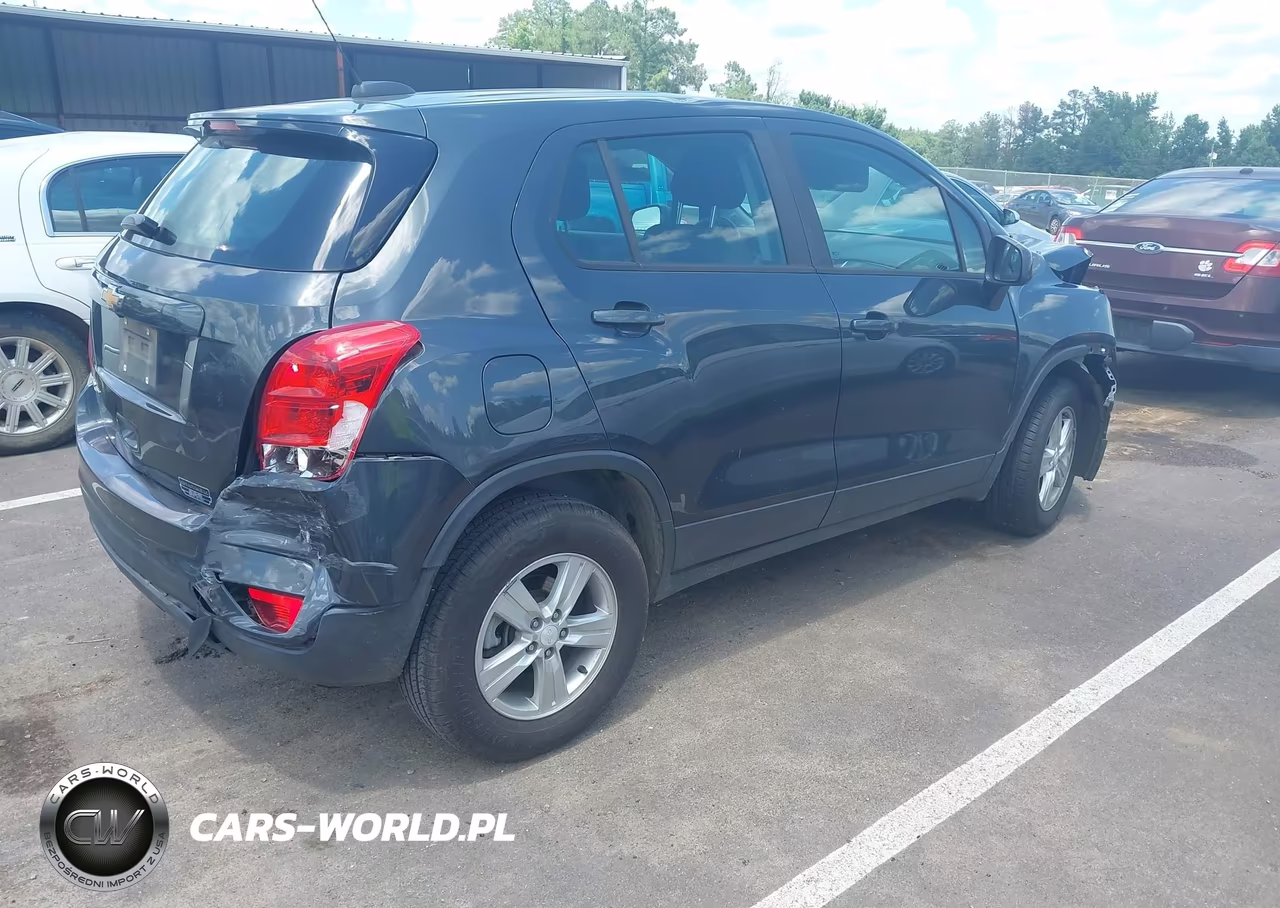 2019 Chevrolet Trax Ls VIN:3GNCJNSB3KL230697 - 4