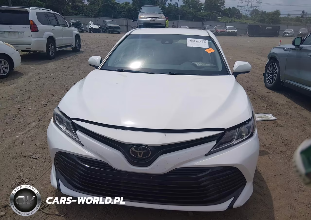 2018 Toyota Camry Le VIN:JTNB11HKXJ3010094 - 12