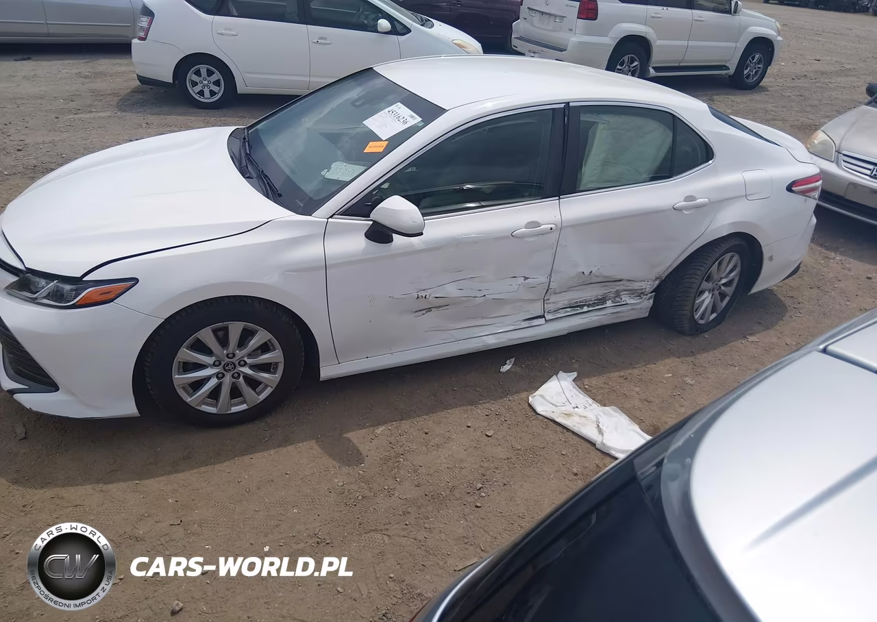 2018 Toyota Camry Le VIN:JTNB11HKXJ3010094 - 14