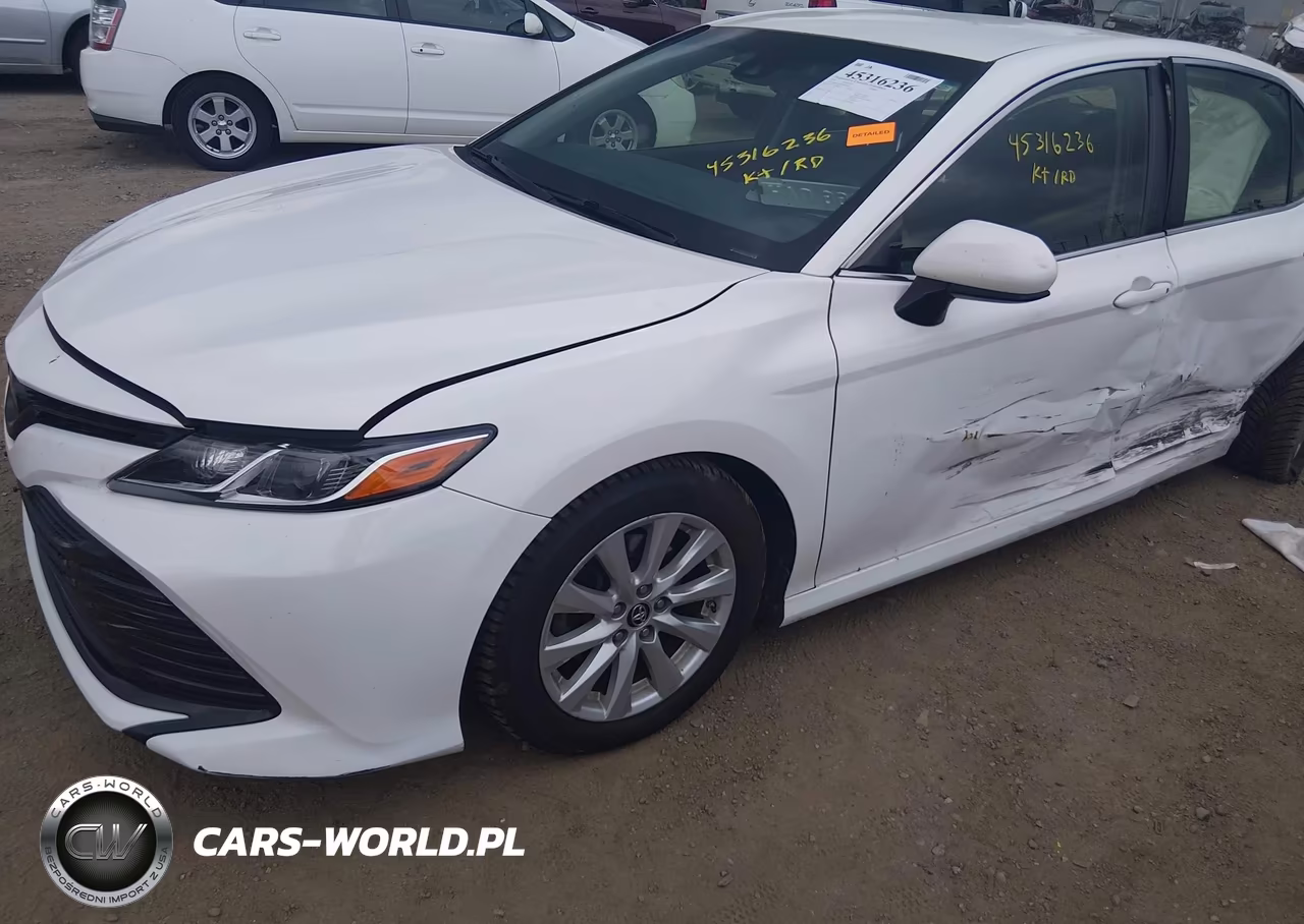 2018 Toyota Camry Le VIN:JTNB11HKXJ3010094 - 17