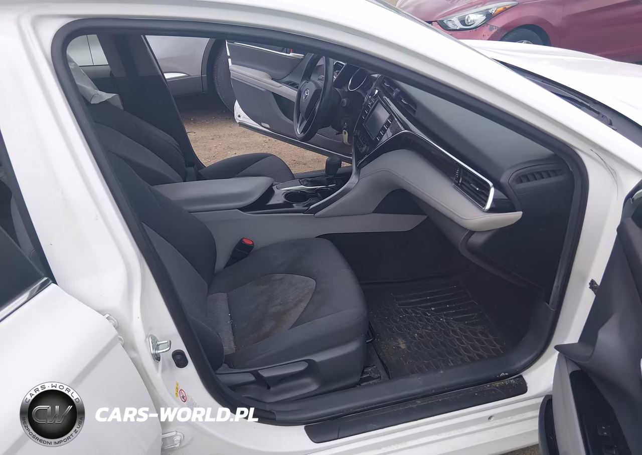 2018 Toyota Camry Le VIN:JTNB11HKXJ3010094 - 5