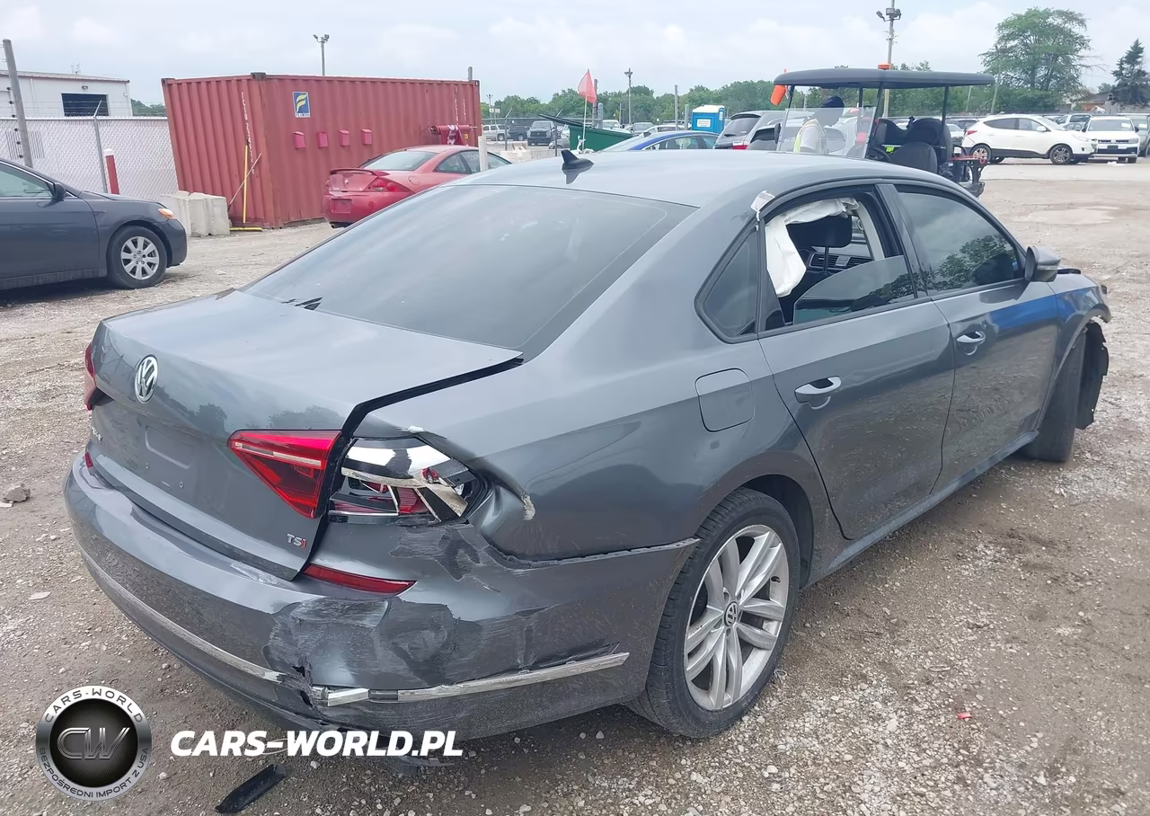 2019 Volkswagen Passat 2.0T Wolfsburg Edition VIN:1VWLA7A34KC003736 - 4