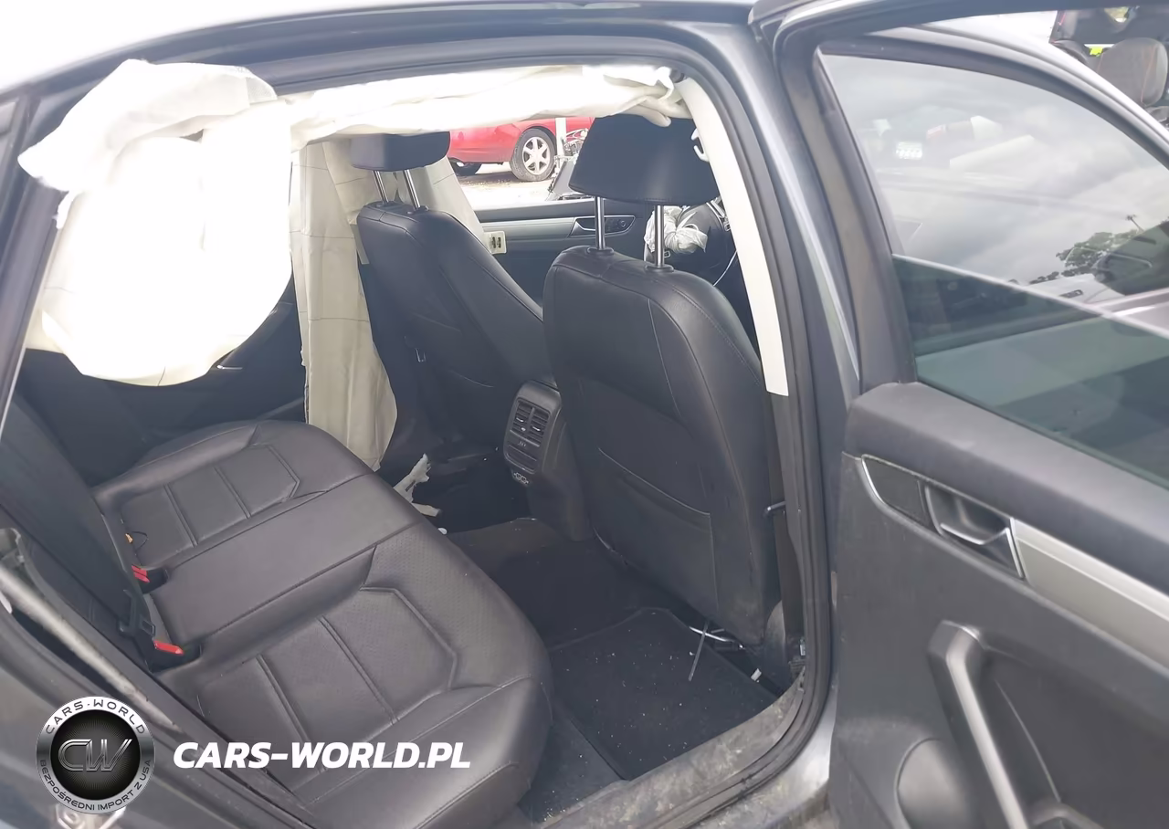 2019 Volkswagen Passat 2.0T Wolfsburg Edition VIN:1VWLA7A34KC003736 - 8