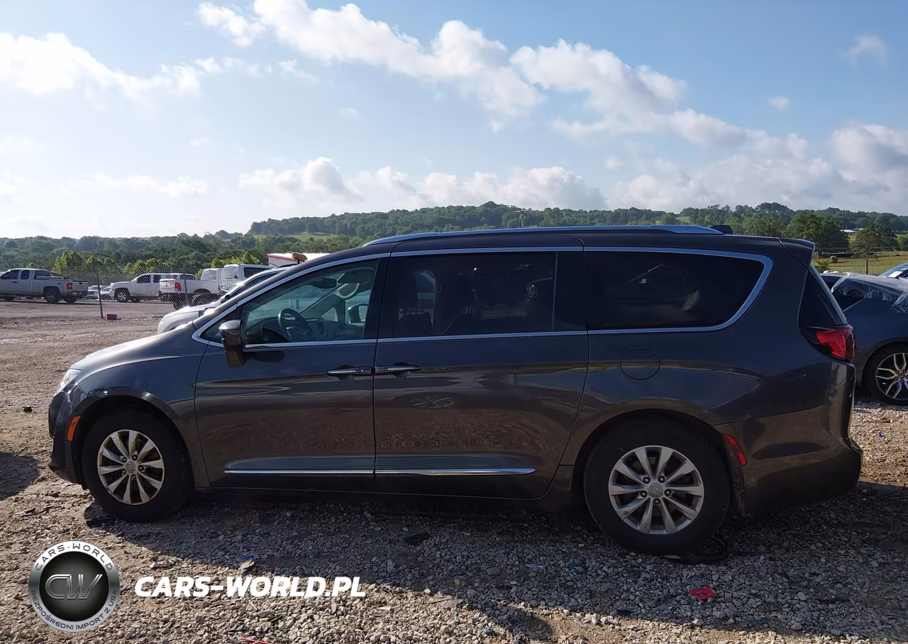 2018 Chrysler Pacifica Touring L VIN:2C4RC1BG8JR217222 - 14