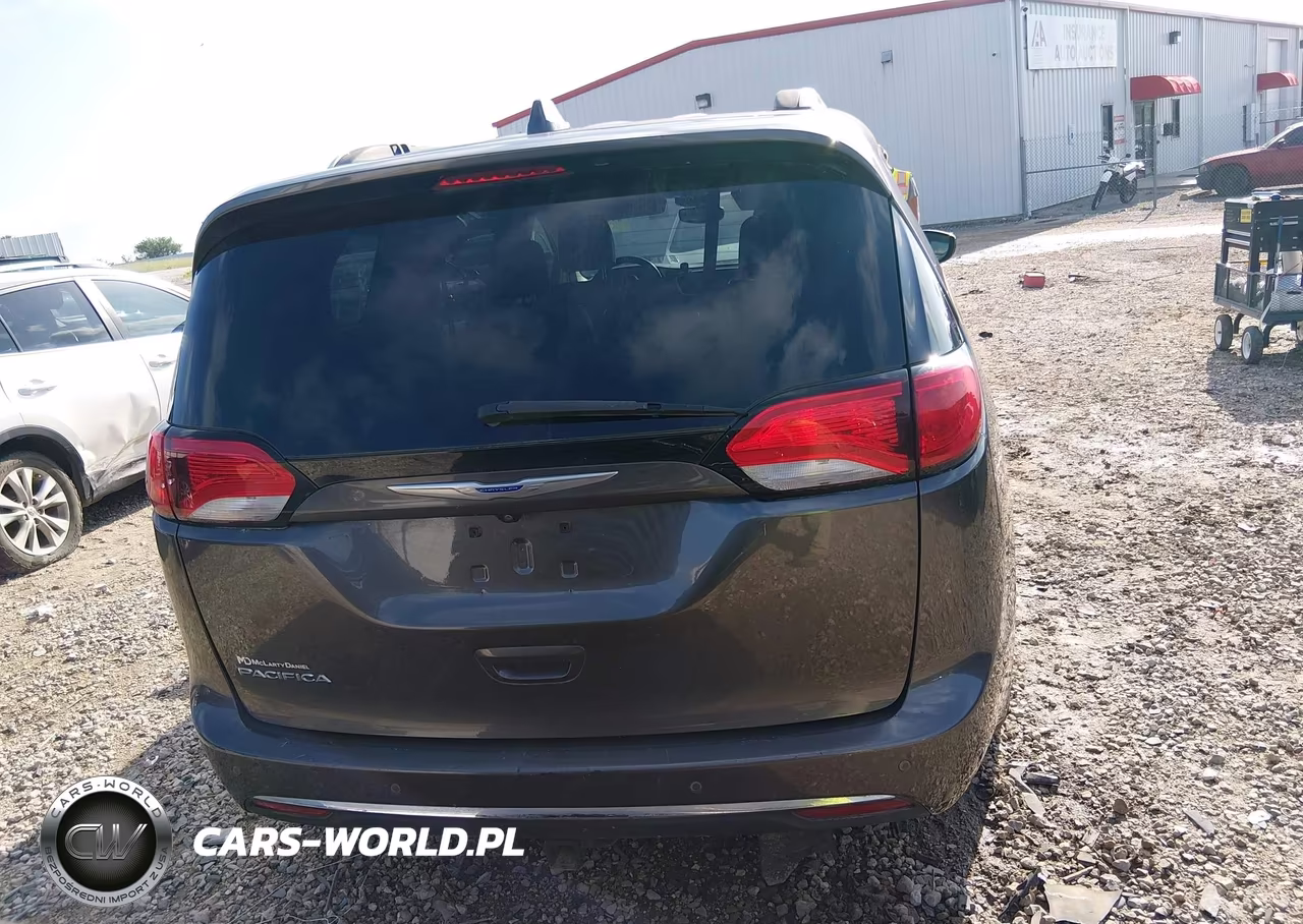 2018 Chrysler Pacifica Touring L VIN:2C4RC1BG8JR217222 - 16