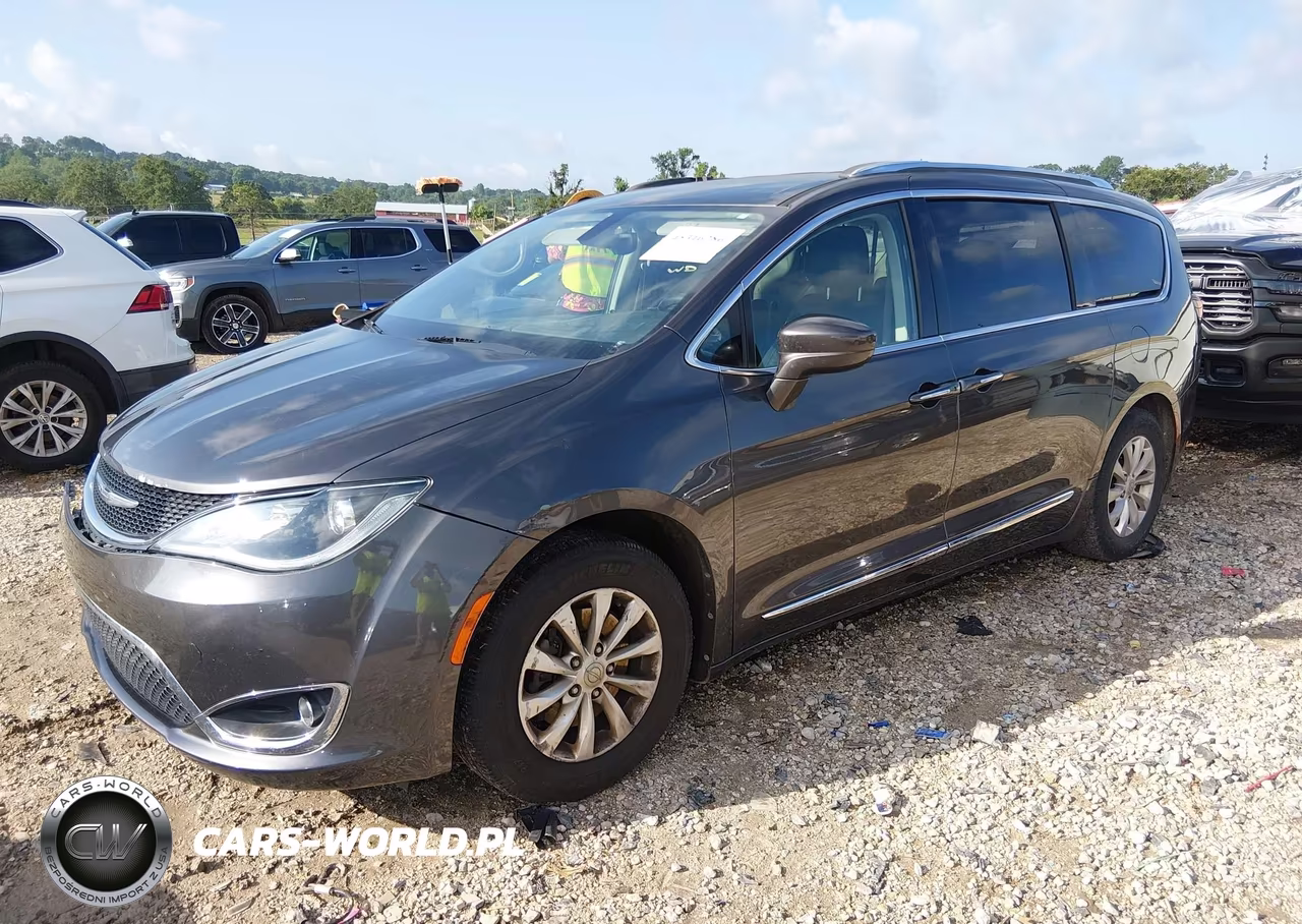 2018 Chrysler Pacifica Touring L VIN:2C4RC1BG8JR217222 - 2