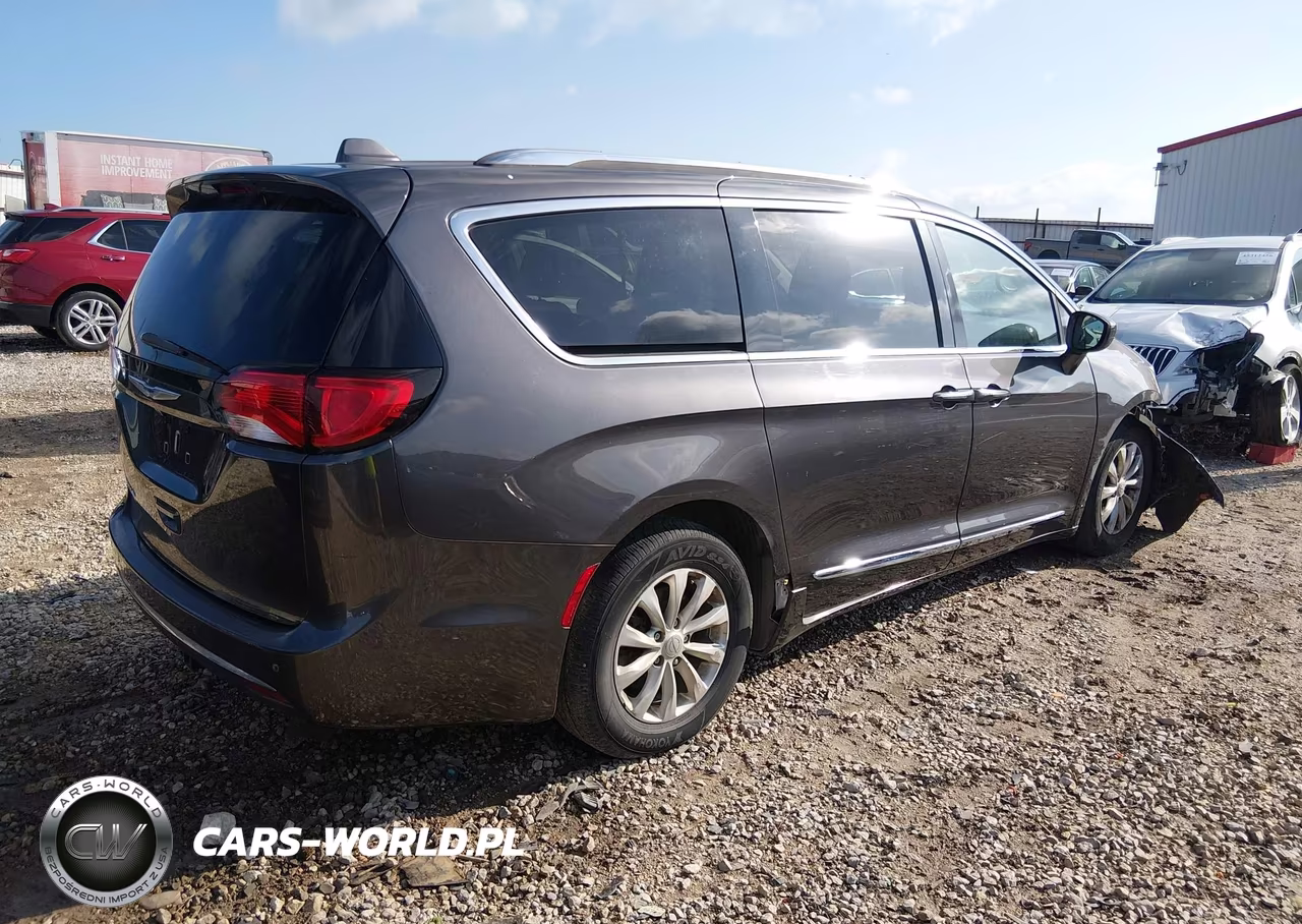 2018 Chrysler Pacifica Touring L VIN:2C4RC1BG8JR217222 - 4