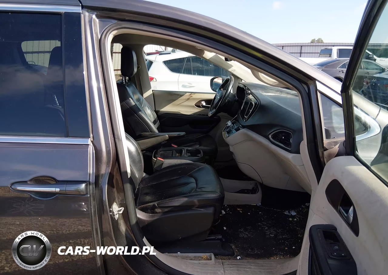 2018 Chrysler Pacifica Touring L VIN:2C4RC1BG8JR217222 - 5