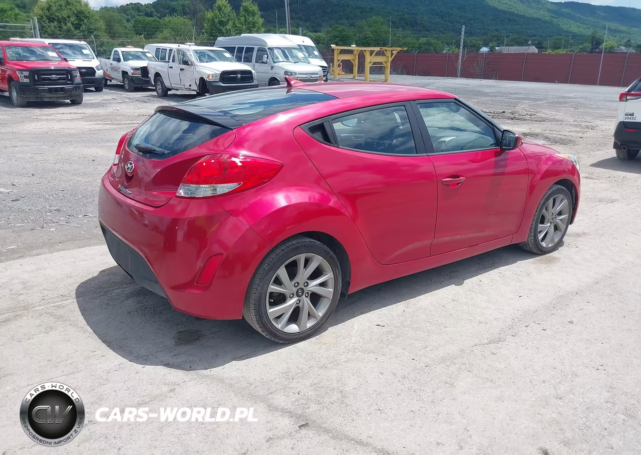 2016 Hyundai Veloster VIN:KMHTC6AD6GU266937 - 4