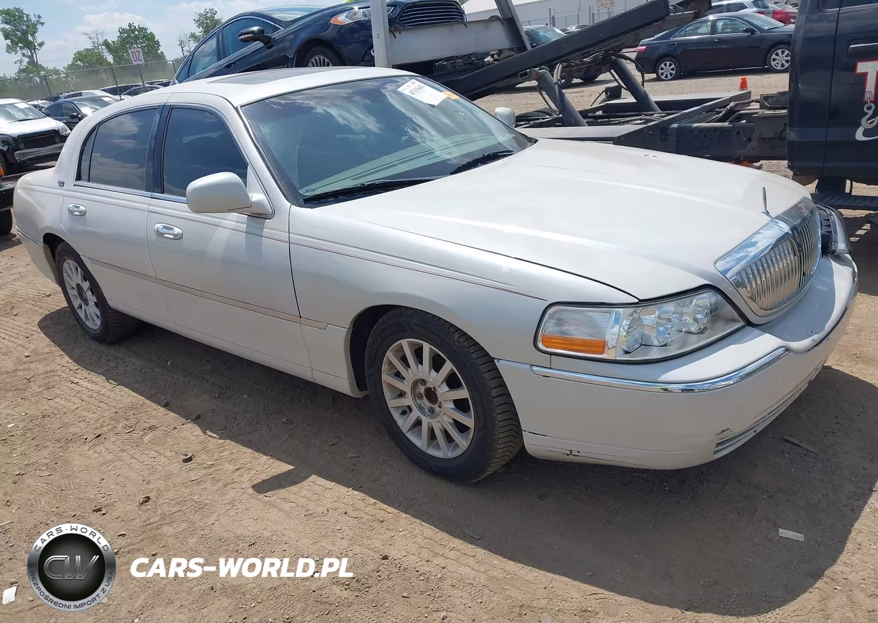 2005 Lincoln Town Car Signature Limited
