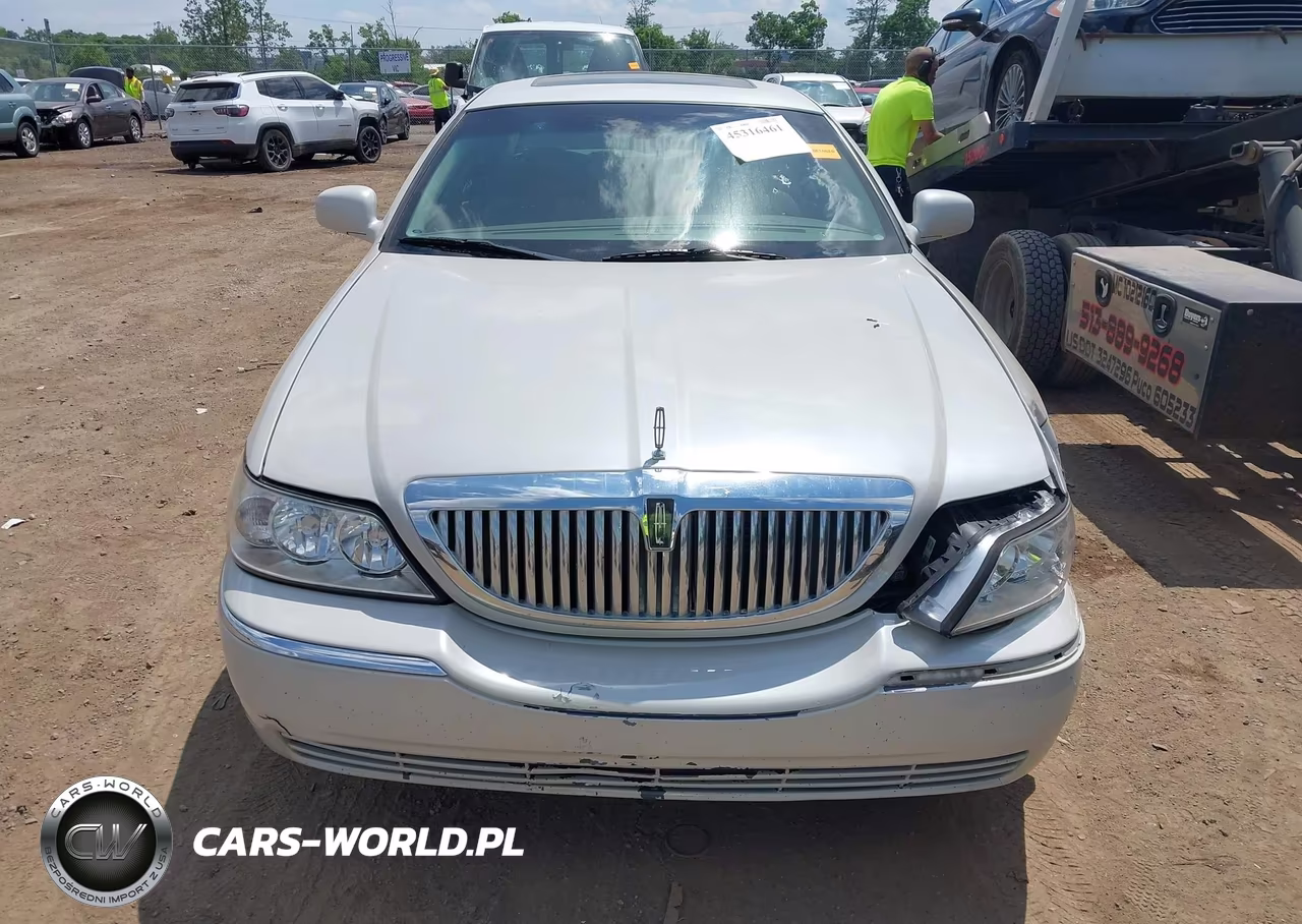 2005 Lincoln Town Car Signature Limited VIN:1LNHM82W15Y611554 - 12