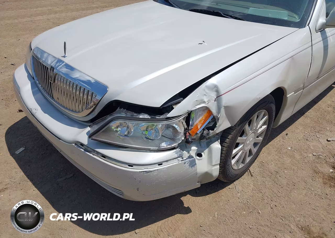 2005 Lincoln Town Car Signature Limited VIN:1LNHM82W15Y611554 - 6