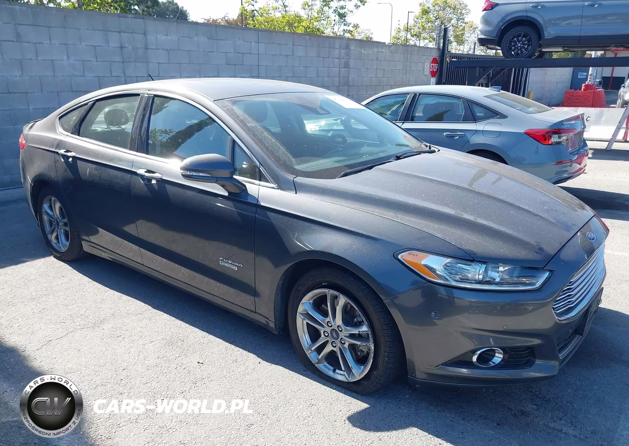 2015 Ford Fusion Energi Titanium – zdjęcie 1 z 17