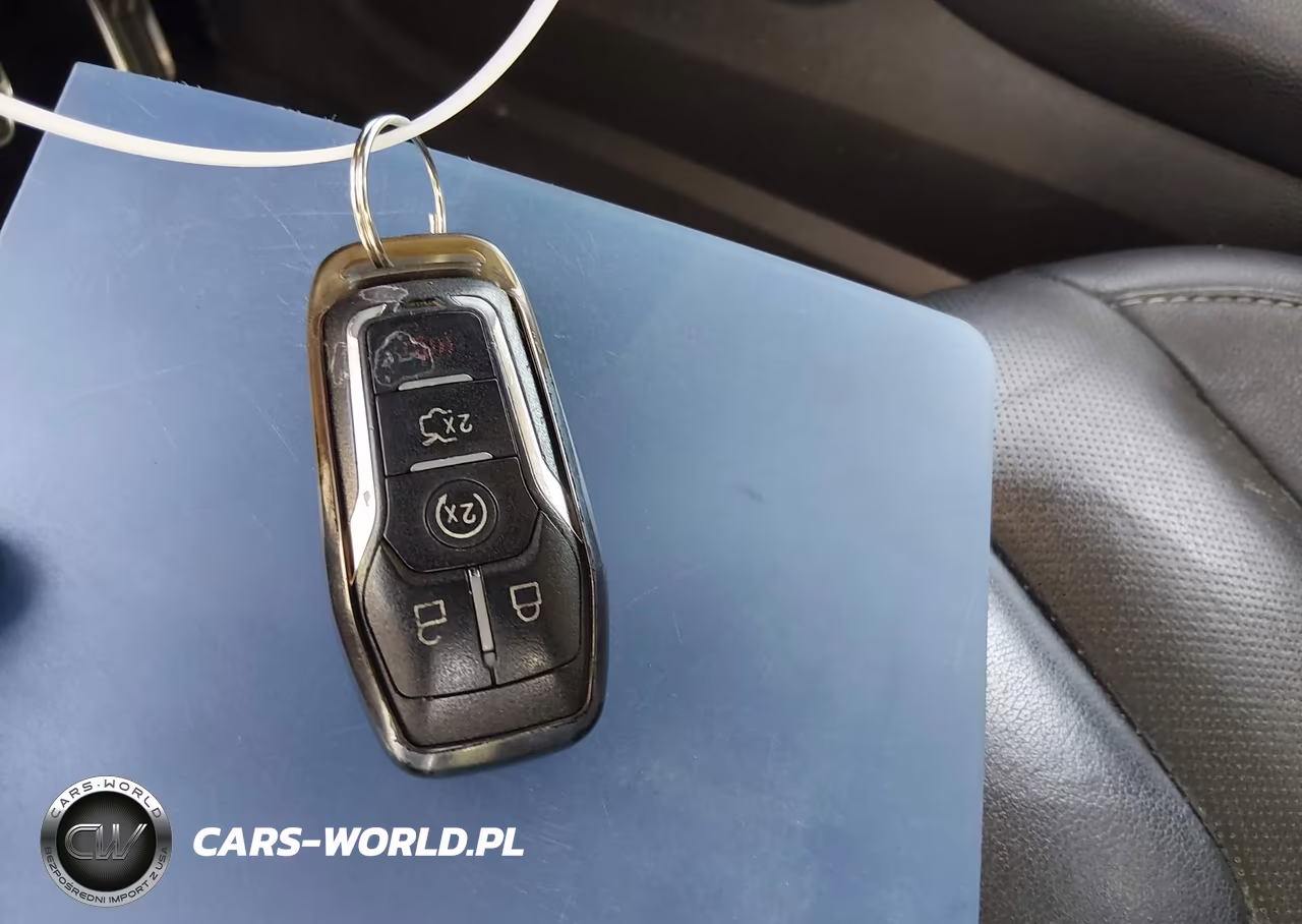 2015 Ford Fusion Energi Titanium VIN:3FA6P0SU1FR105313 - 11