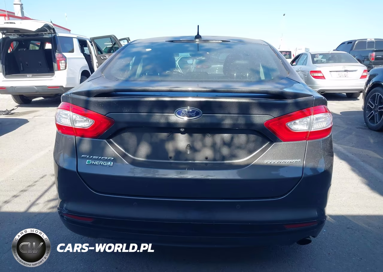 2015 Ford Fusion Energi Titanium VIN:3FA6P0SU1FR105313 - 16