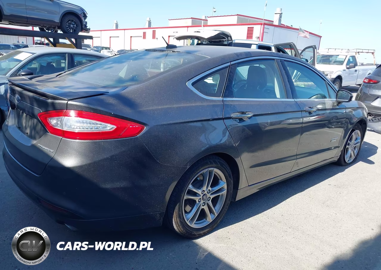 2015 Ford Fusion Energi Titanium VIN:3FA6P0SU1FR105313 - 4