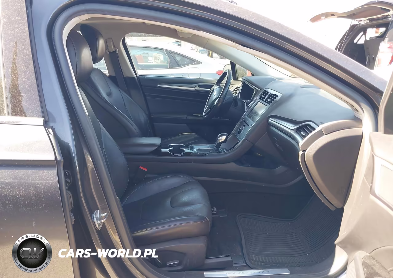 2015 Ford Fusion Energi Titanium VIN:3FA6P0SU1FR105313 - 5