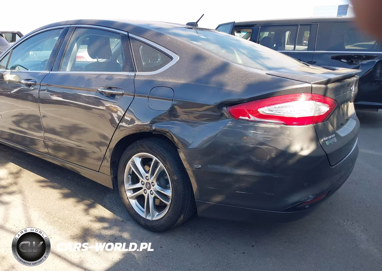 2015 Ford Fusion Energi Titanium VIN:3FA6P0SU1FR105313 - 6