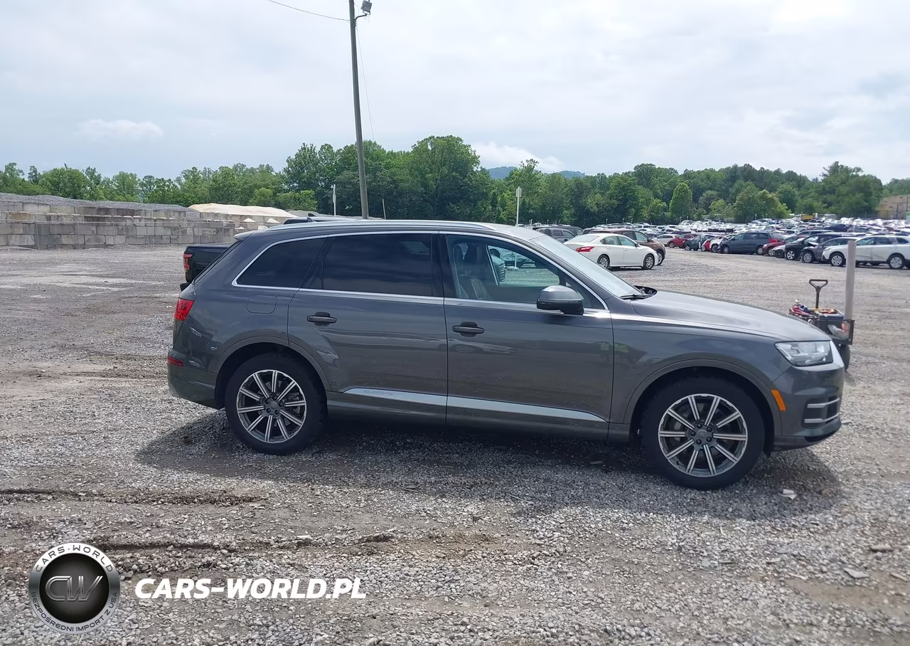 2018 Audi Q7 3.0T Premium VIN:WA1VAAF79JD034701 - 13