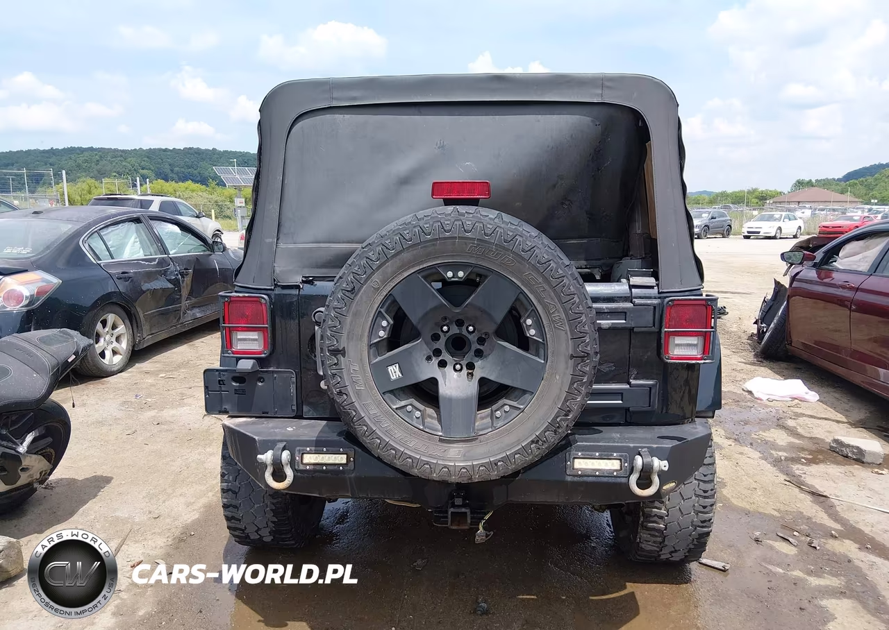 2012 Jeep Wrangler Unlimited Sport VIN:1C4BJWDG8CL208470 - 17