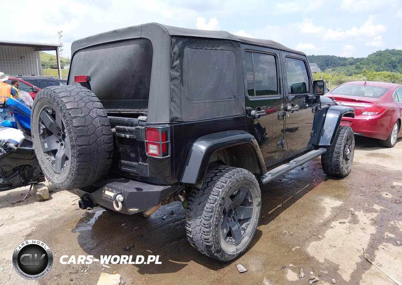 2012 Jeep Wrangler Unlimited Sport VIN:1C4BJWDG8CL208470 - 4