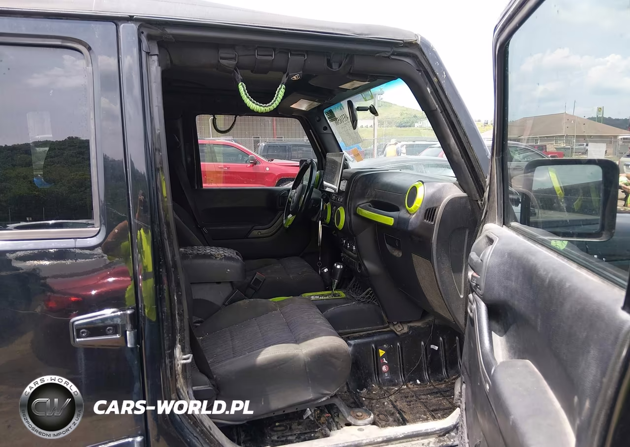 2012 Jeep Wrangler Unlimited Sport VIN:1C4BJWDG8CL208470 - 5