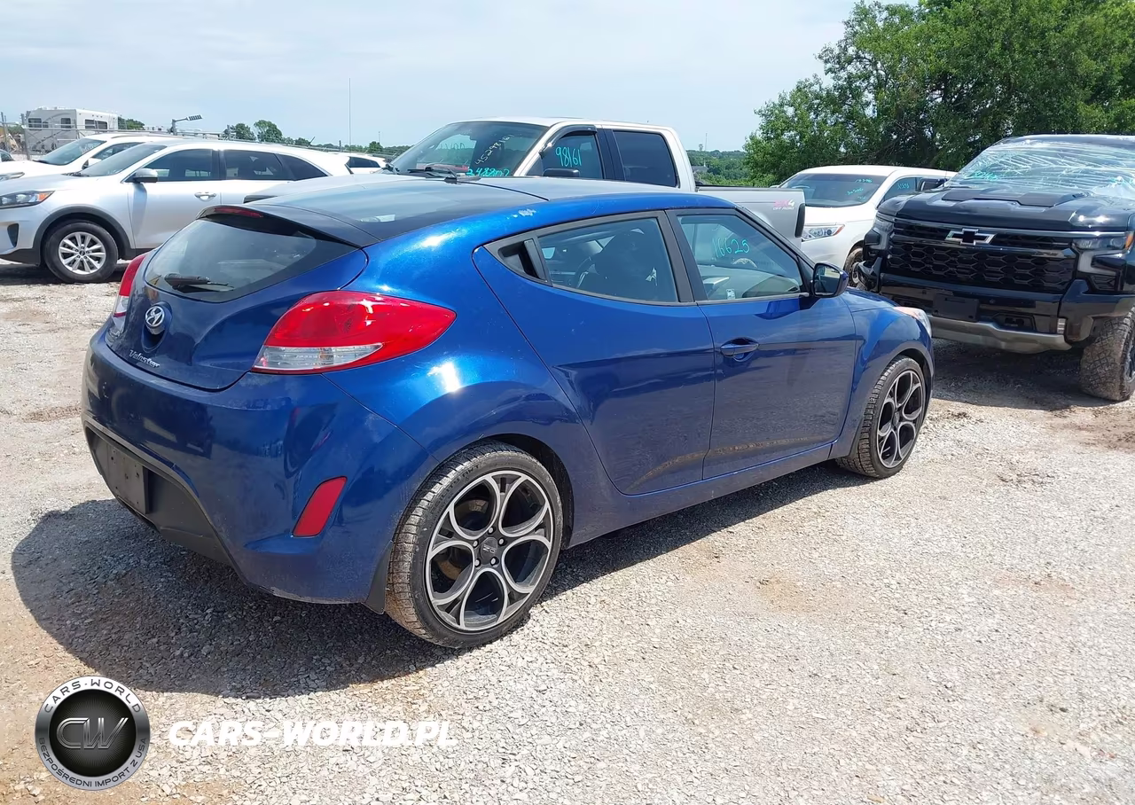 2016 Hyundai Veloster VIN:KMHTC6AD5GU283373 - 4