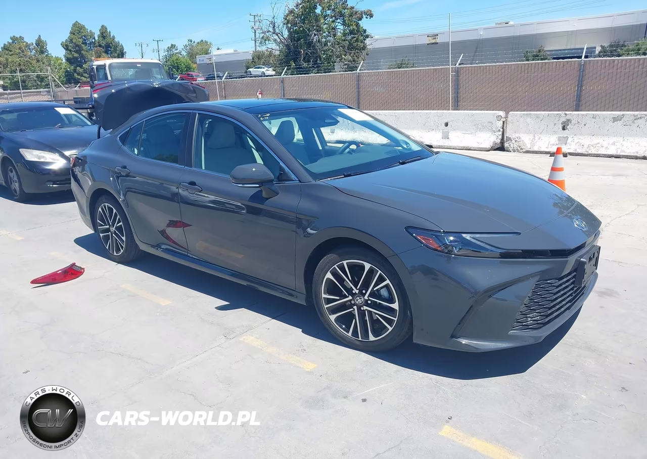 2025 Toyota Camry Xle – zdjęcie 1 z 17