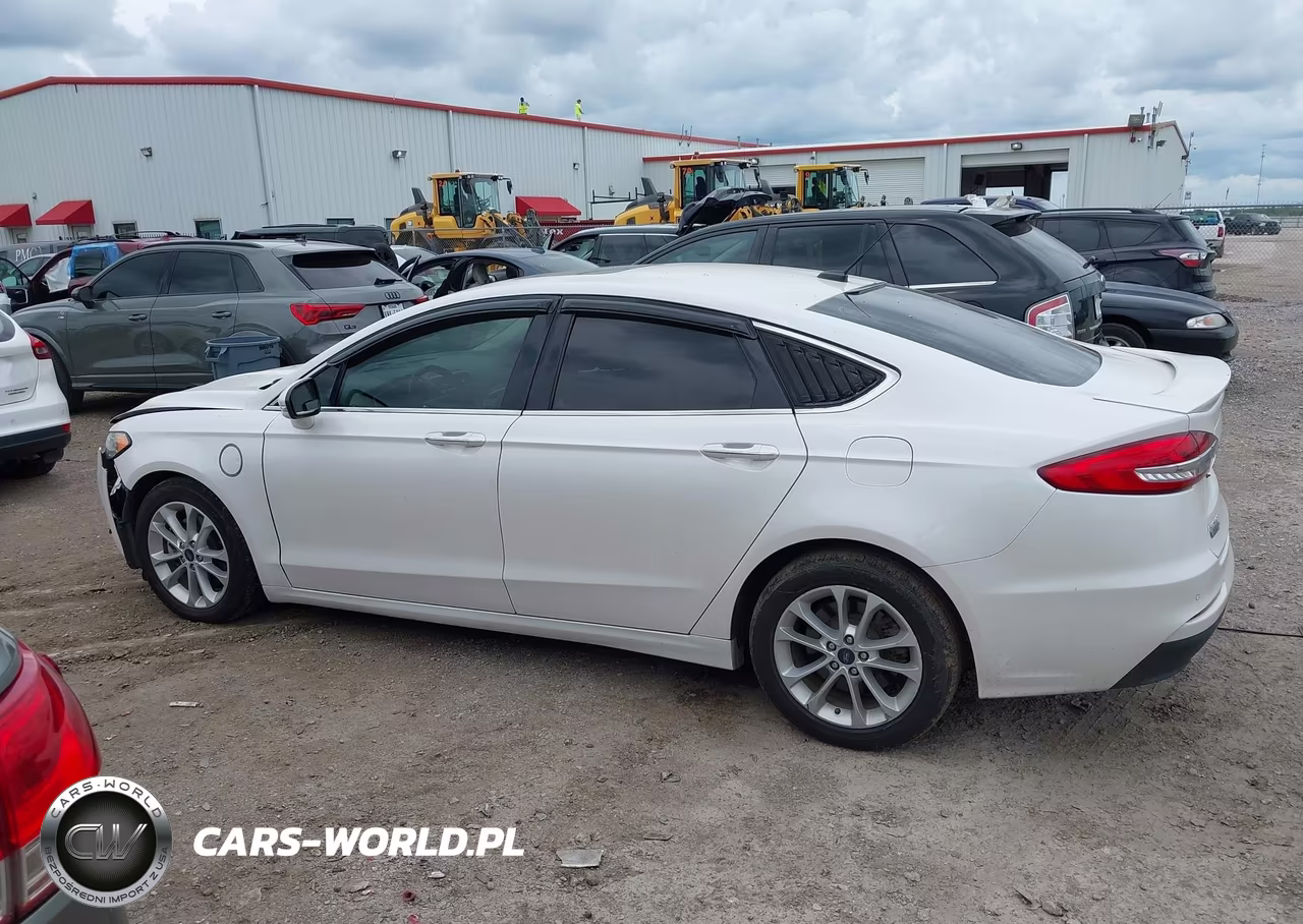 2019 Ford Fusion Energi Titanium VIN:3FA6P0SU4KR211121 - 14