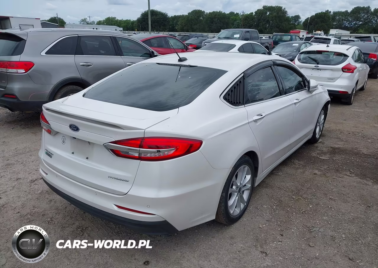 2019 Ford Fusion Energi Titanium VIN:3FA6P0SU4KR211121 - 4