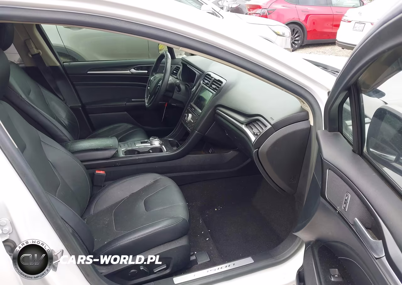 2019 Ford Fusion Energi Titanium VIN:3FA6P0SU4KR211121 - 5