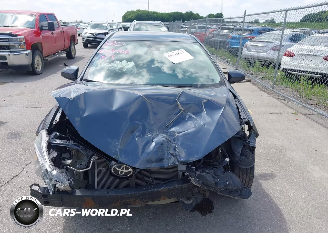 2018 Toyota Corolla Le VIN:5YFBURHE5JP850957 - 13