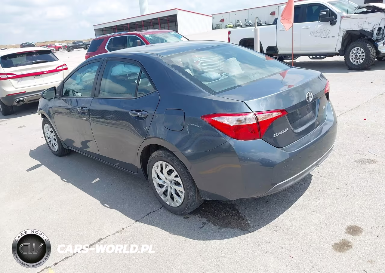 2018 Toyota Corolla Le VIN:5YFBURHE5JP850957 - 3