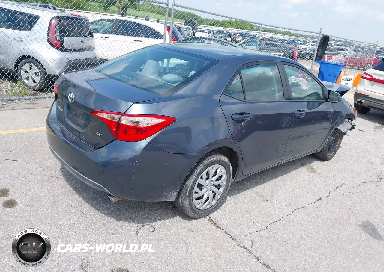 2018 Toyota Corolla Le VIN:5YFBURHE5JP850957 - 4