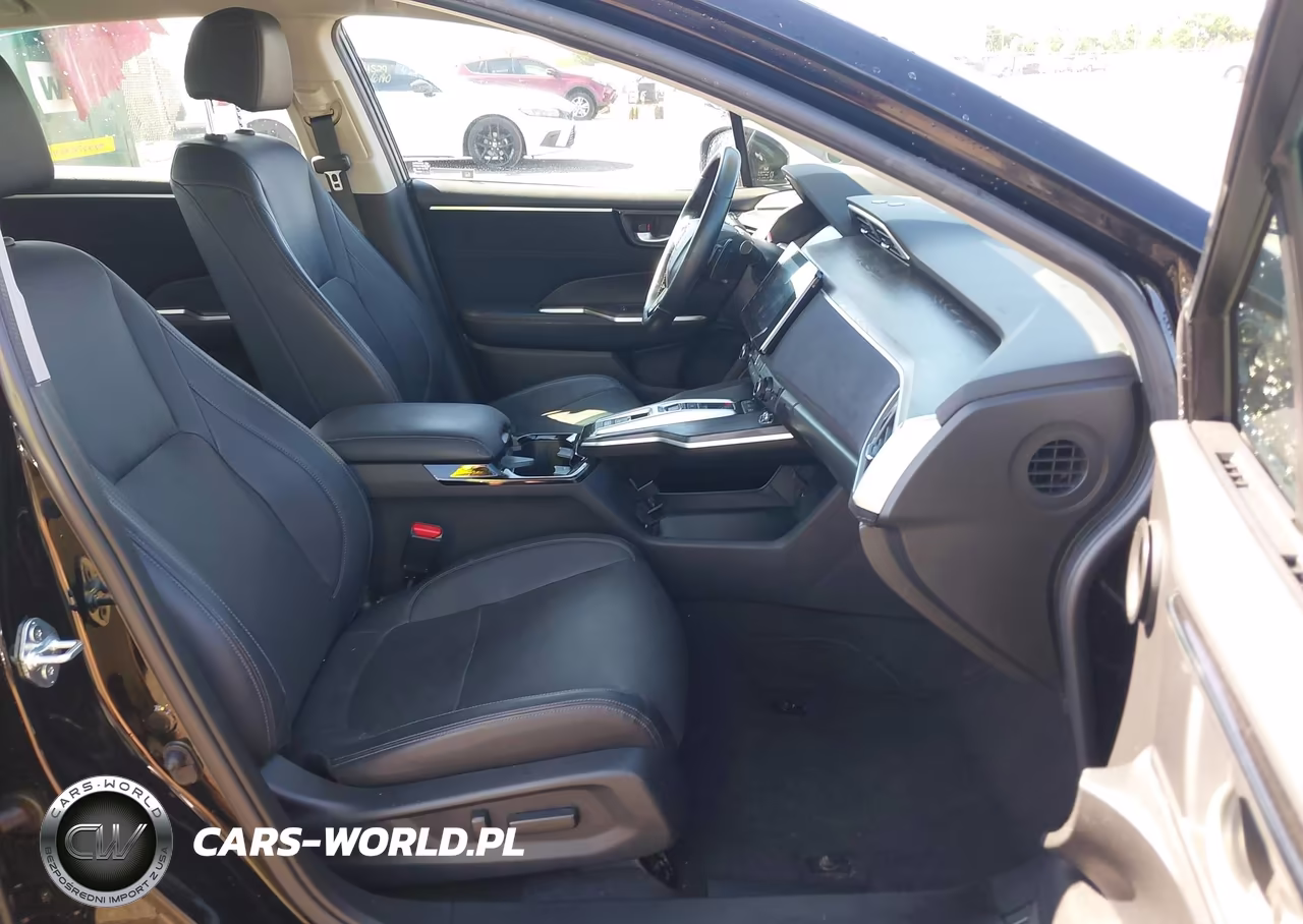 2018 Honda Clarity Plug-In Hybrid Touring VIN:JHMZC5F33JC003938 - 5