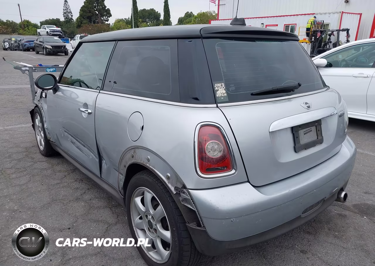2009 Mini Cooper VIN:WMWMF33589TW72518 - 3